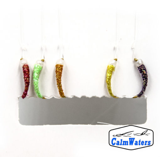 Amettiera per agoni, indicata nelle prime fasi di pesca per capire l'orientamento del pesce sul colore dell'esca. Chironomi in filati di vari colori con testina in perla chiara.